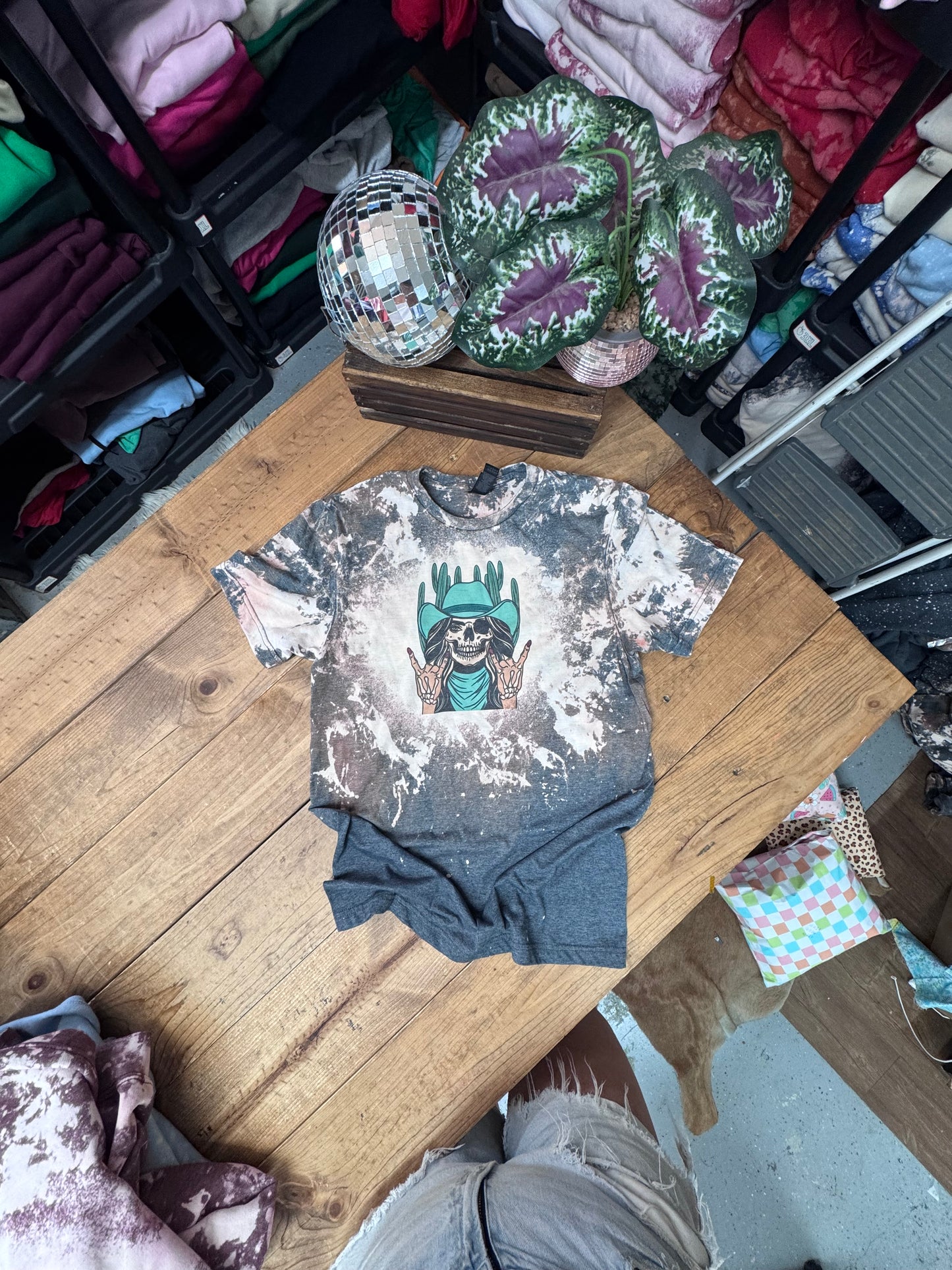 Size SMALL turquoise skelly cowgirl cowhide splash tee