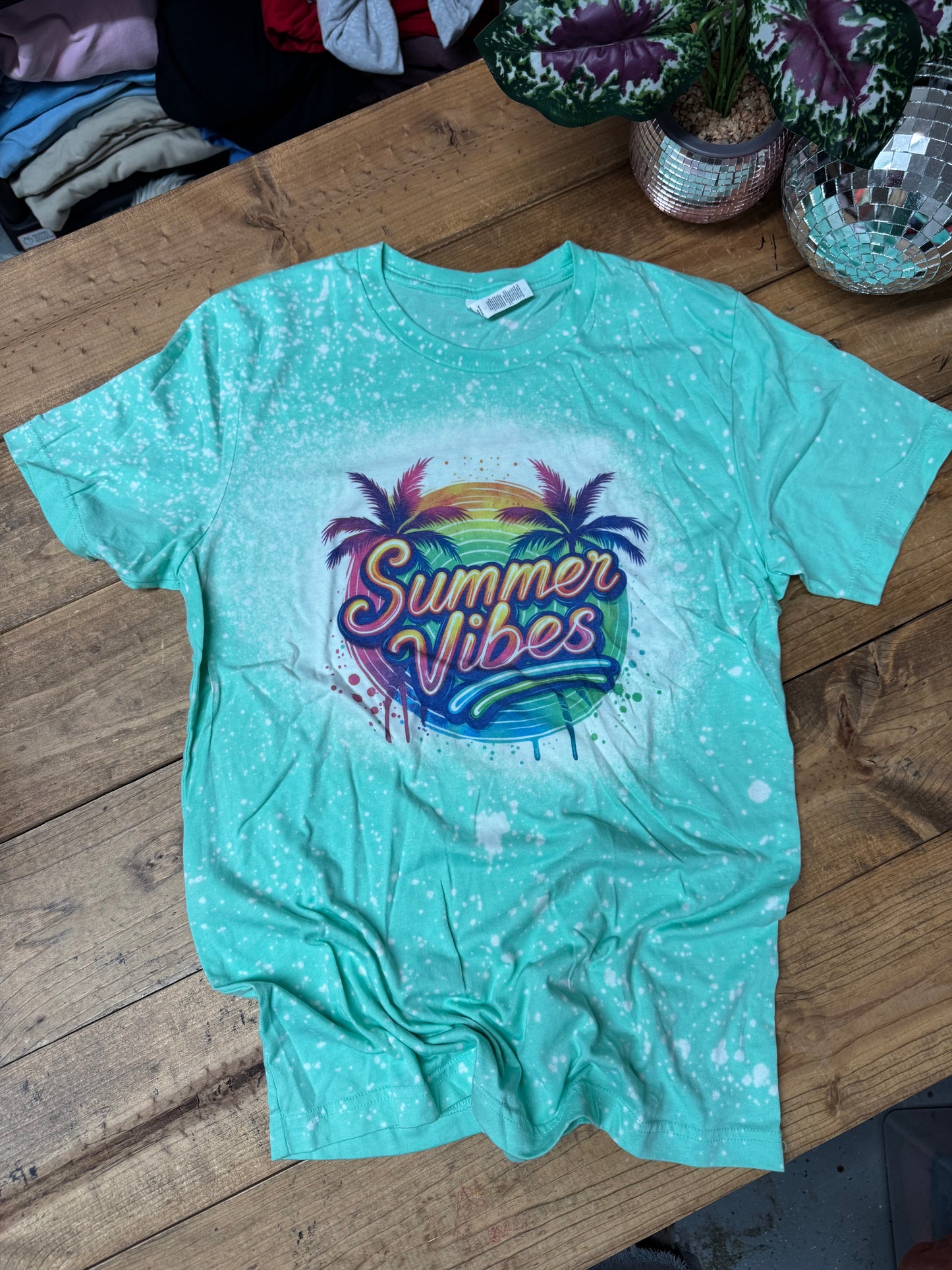 Size medium mint summer vibes tee