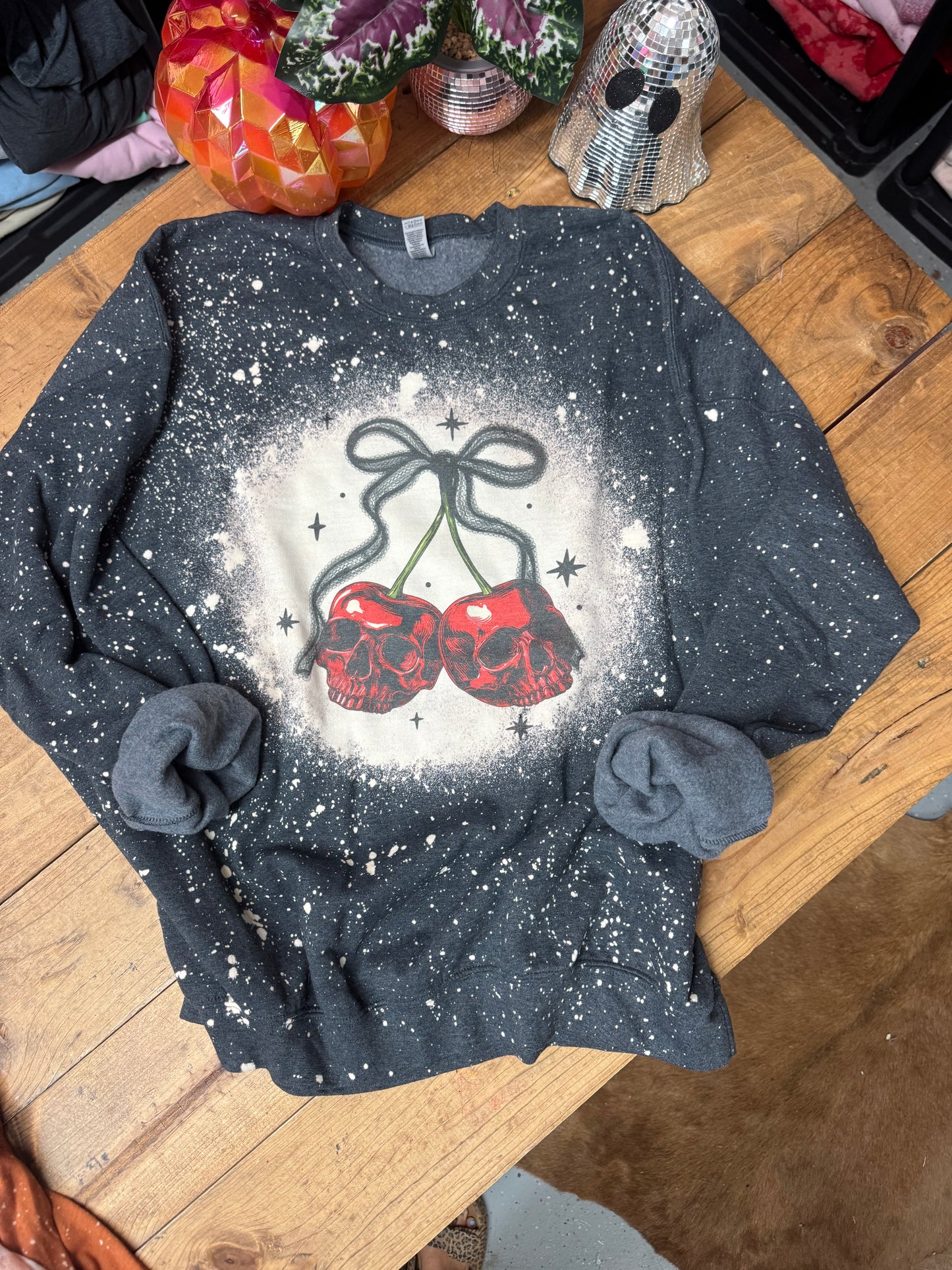 Black bow skull cherries