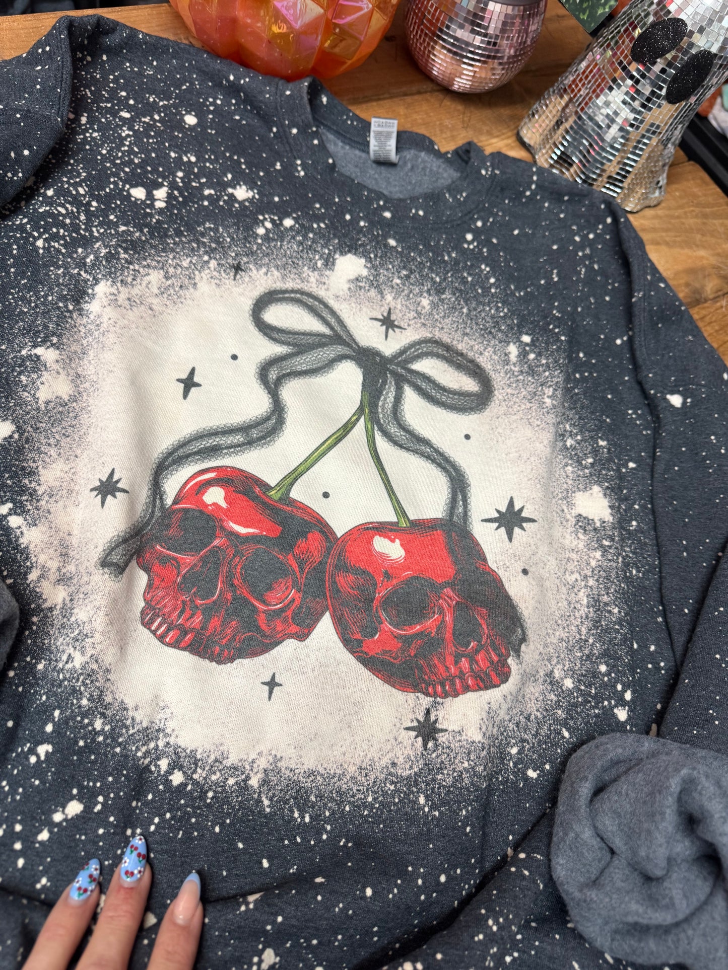 Black bow skull cherries