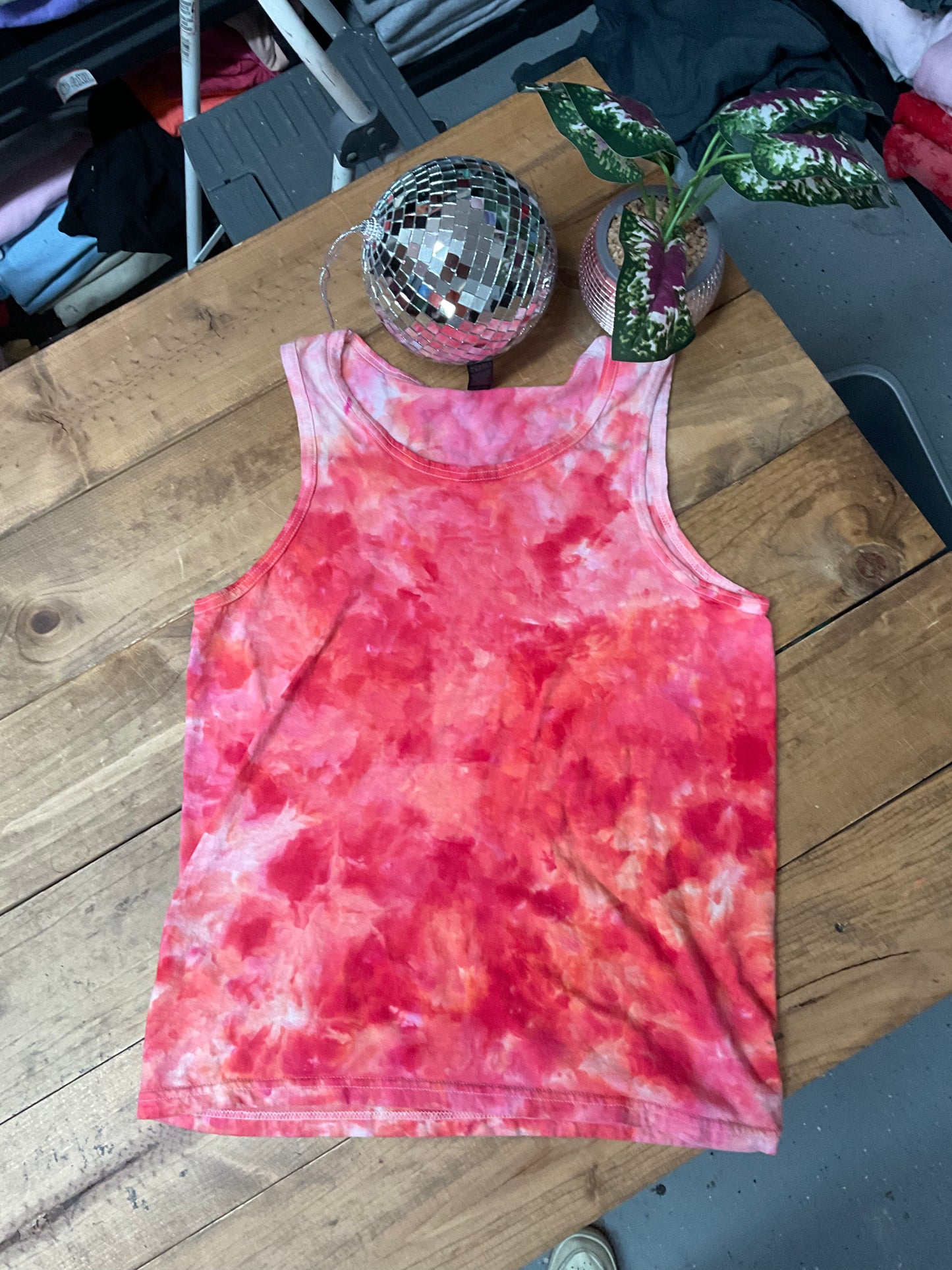 Medium coral pink tank