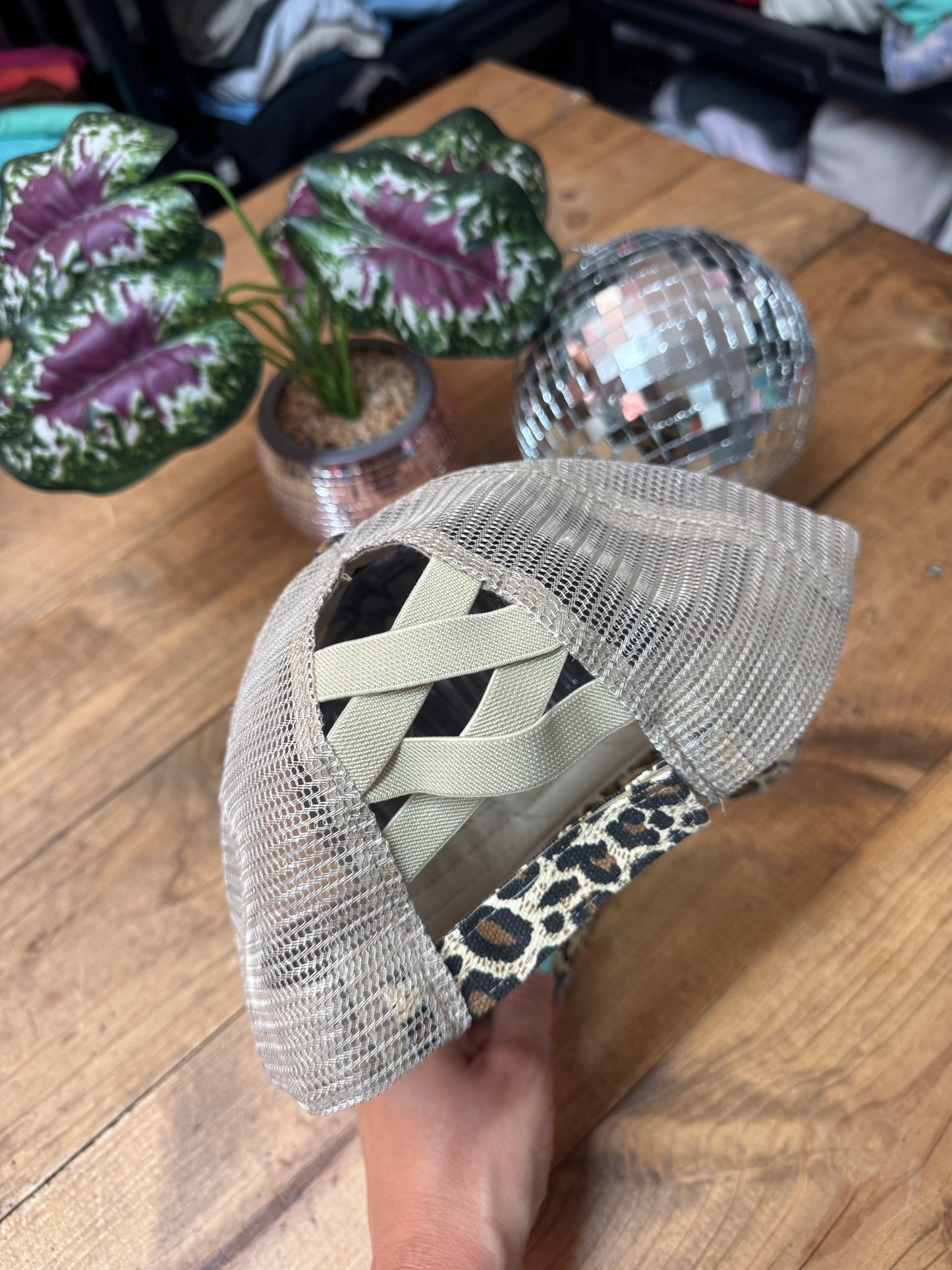 Cross cross leopard ponytail hat