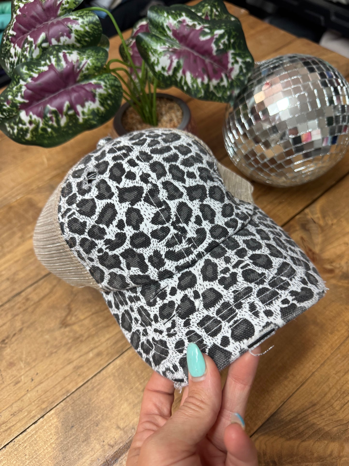 Cross cross leopard ponytail hat