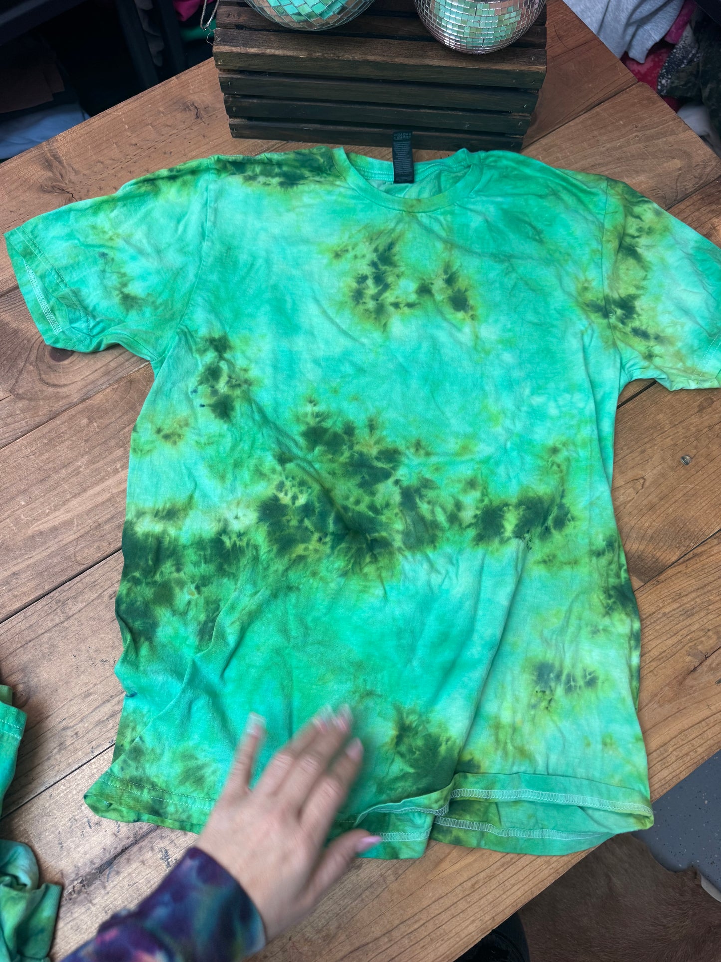 SIZE MEDIUM green dyed tee