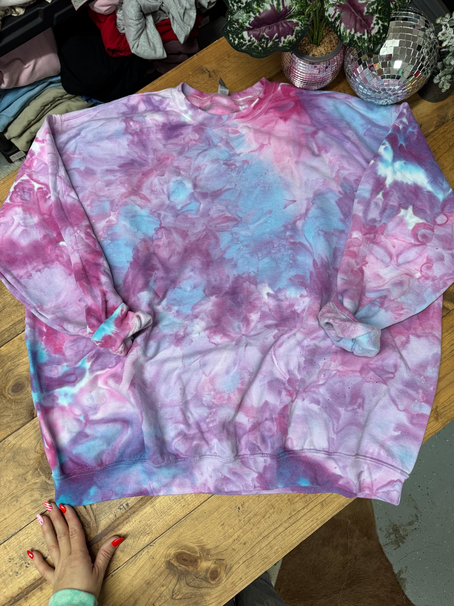 Size 4XL blue and deep magenta tie dye crewneck sweatshirt