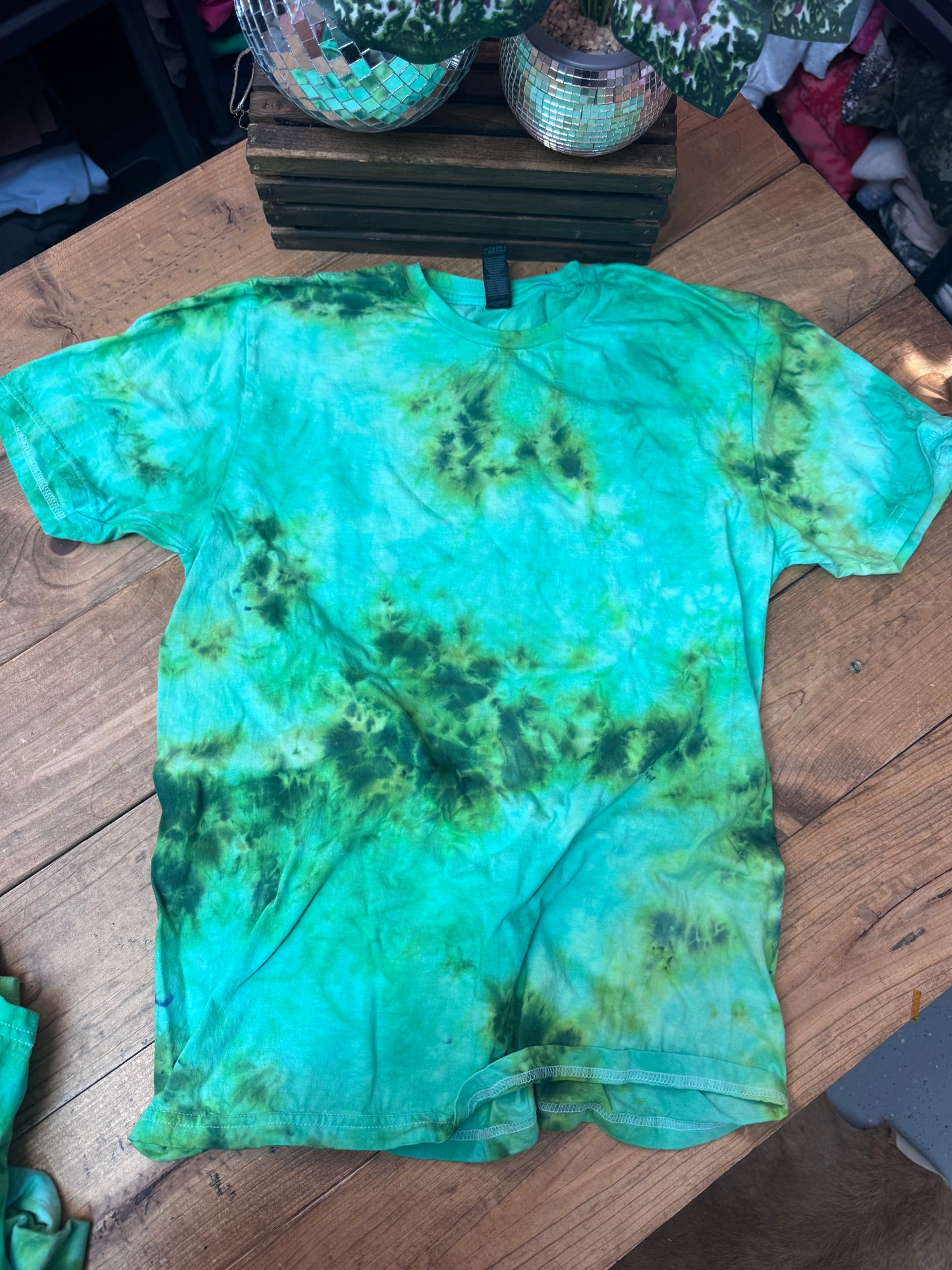 SIZE MEDIUM green dyed tee