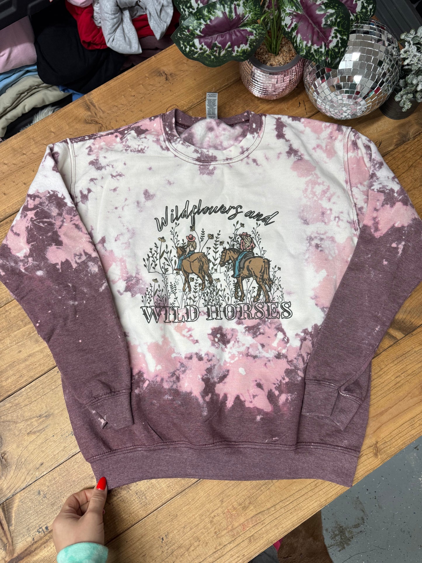 Size medium wine splash wild flowers and wild horses crewneck