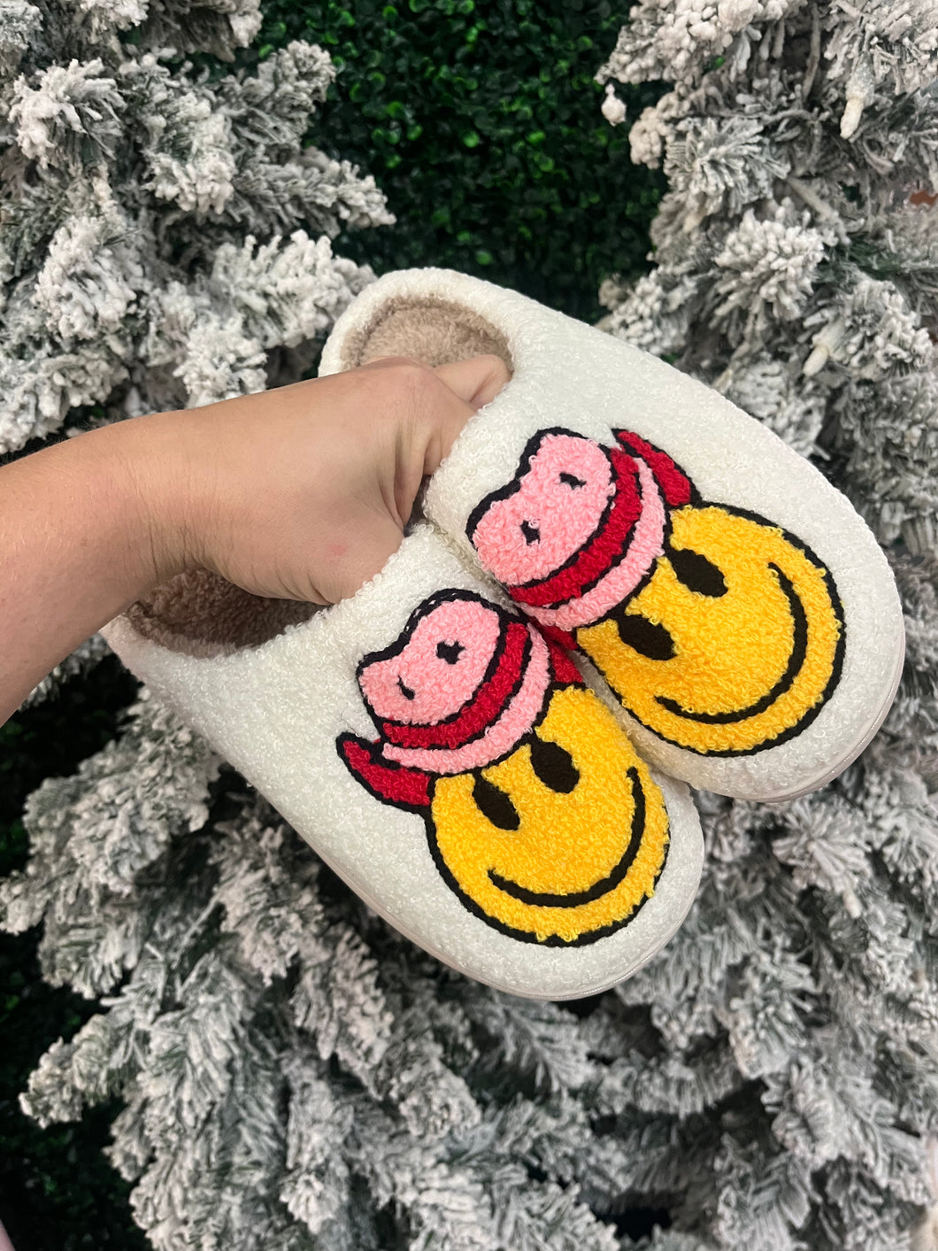 Pink cowgirl smile slippers￼