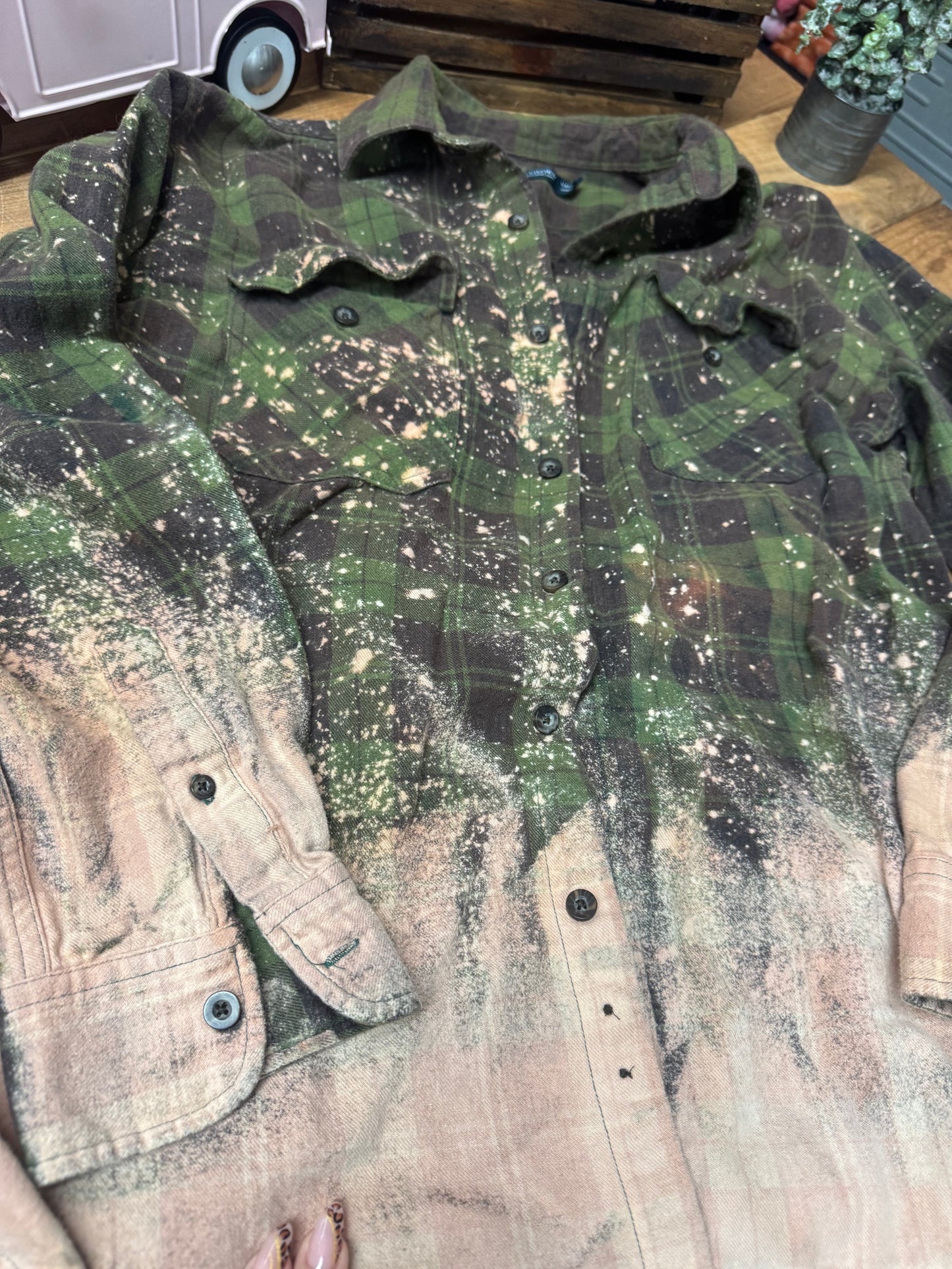 Size large green and dark navy bleached flannel