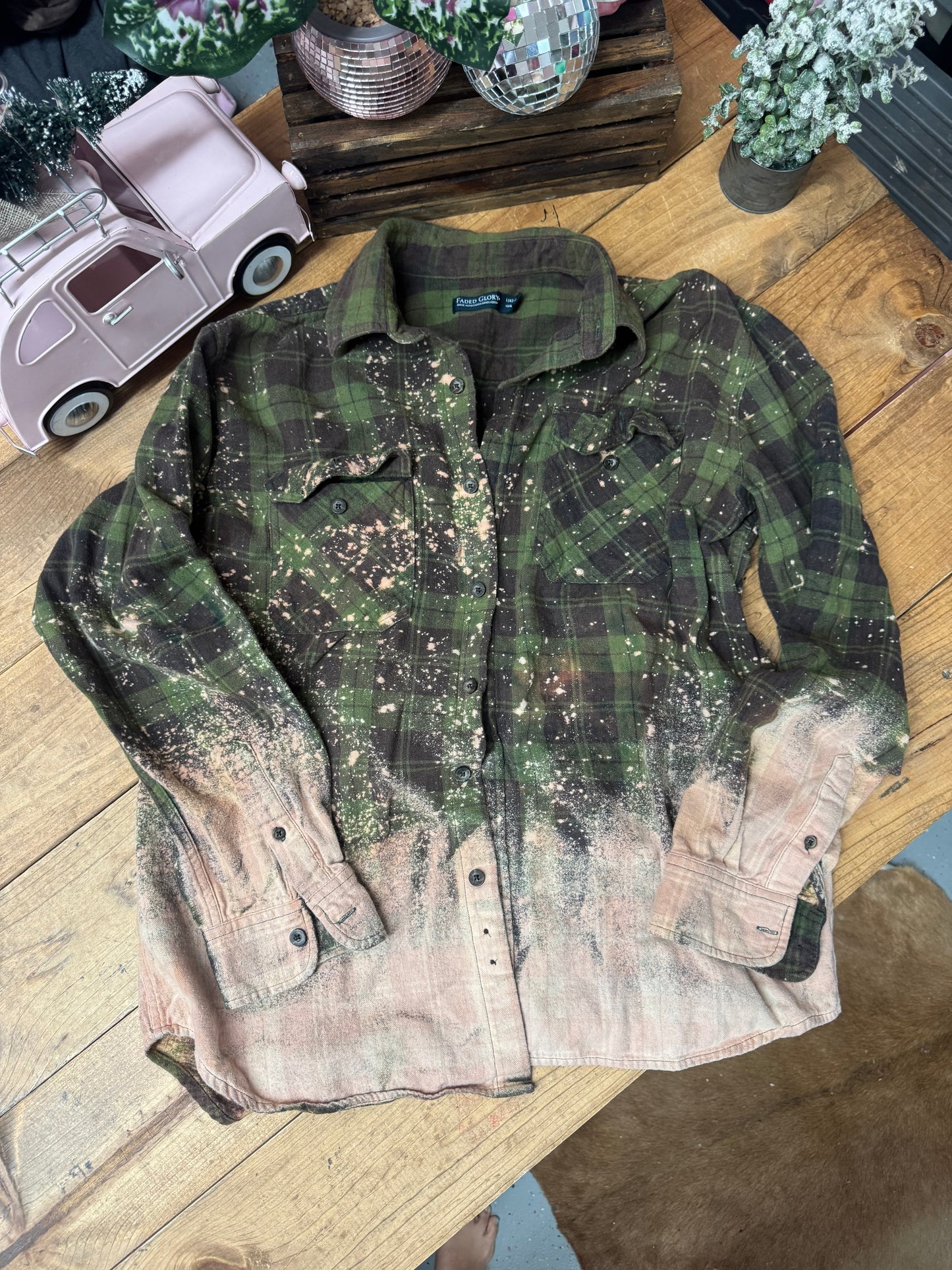 Size large green and dark navy bleached flannel