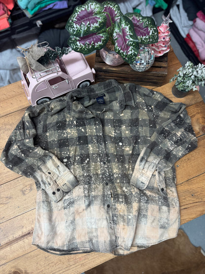 Size XL green and gray bleached flannel