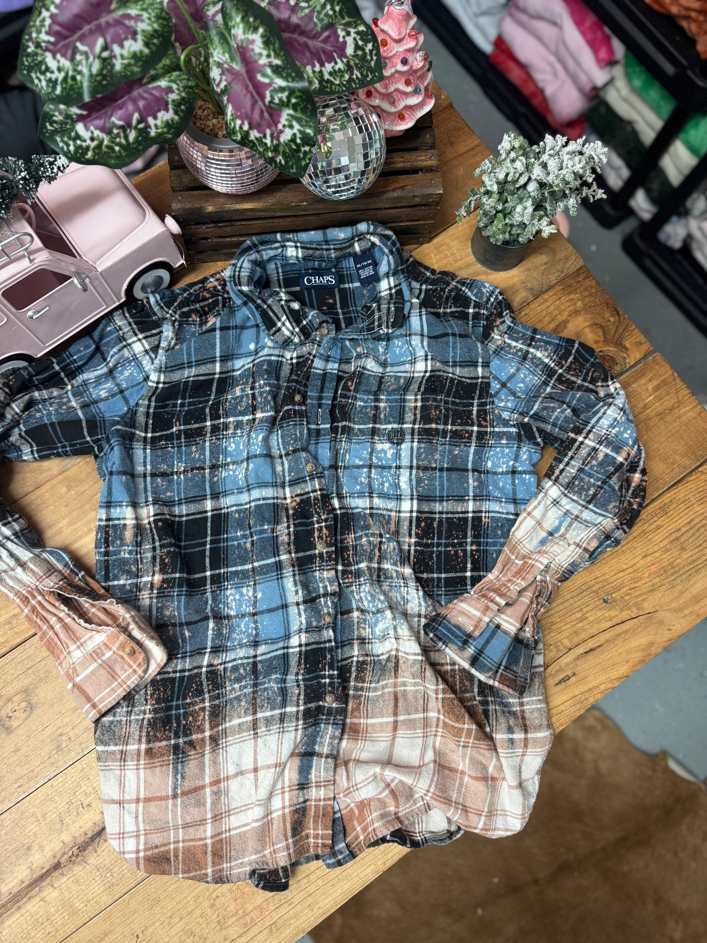 Size XL Royal and navy bleached flannel