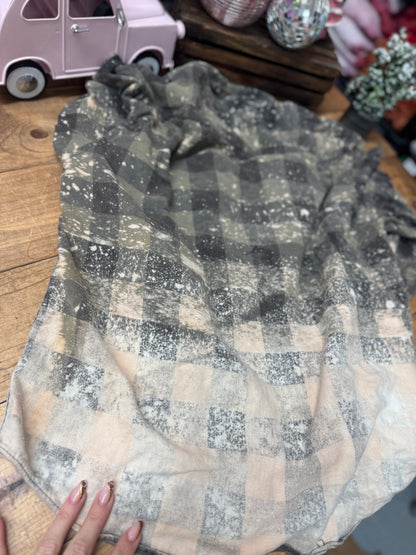 Size XL green and gray bleached flannel