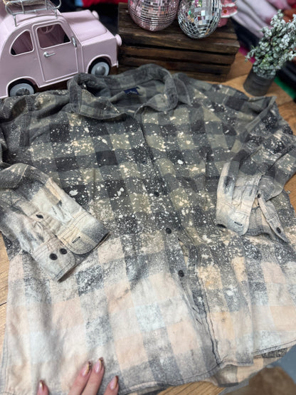 Size XL green and gray bleached flannel