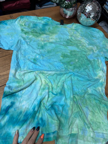 Size XL pastel blue and green dyed tee