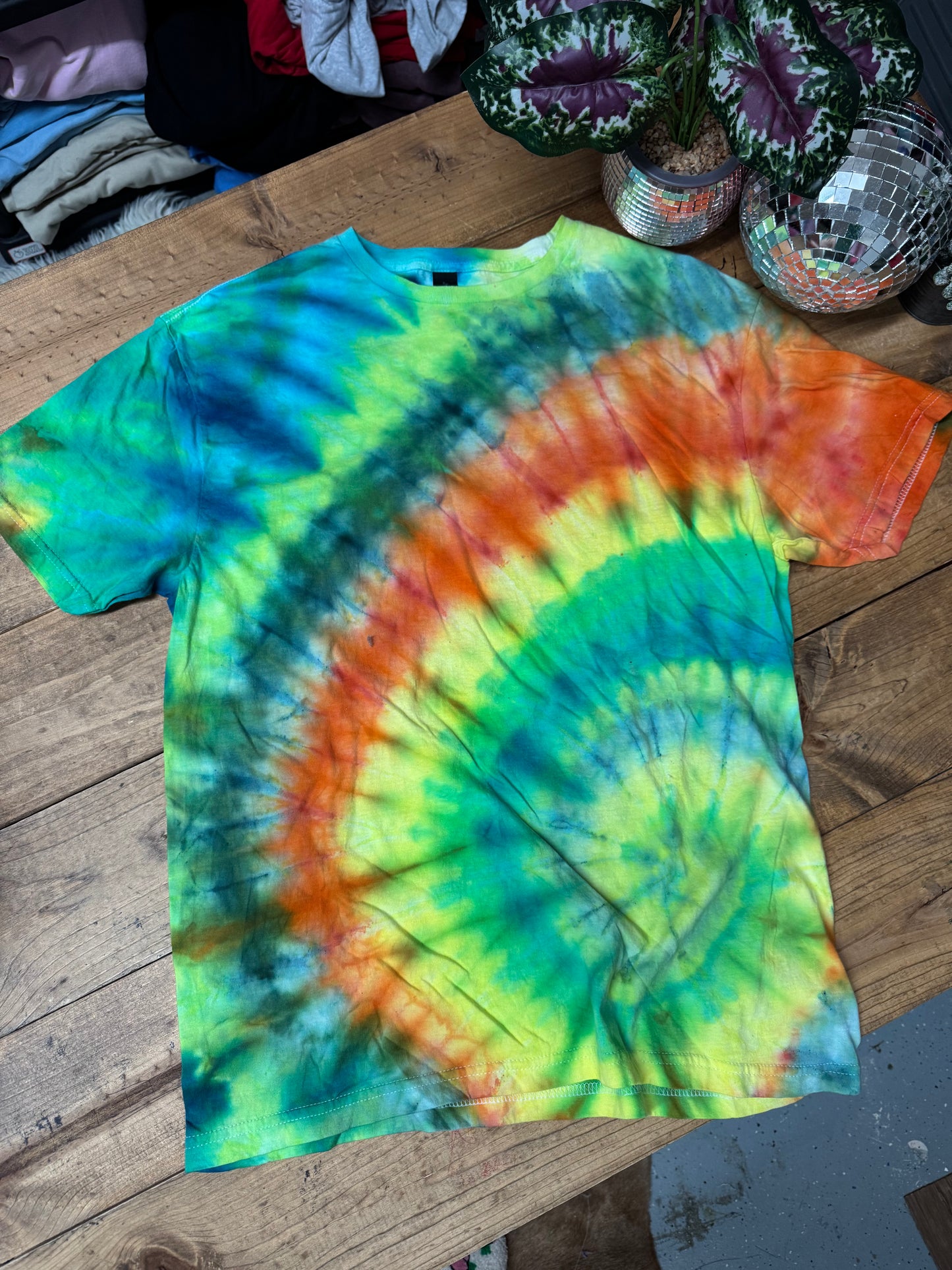 Size large corner spiral tie dye tee