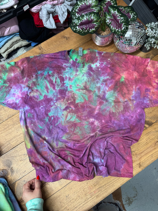 Size 2XL kaleidoscope dyed tee