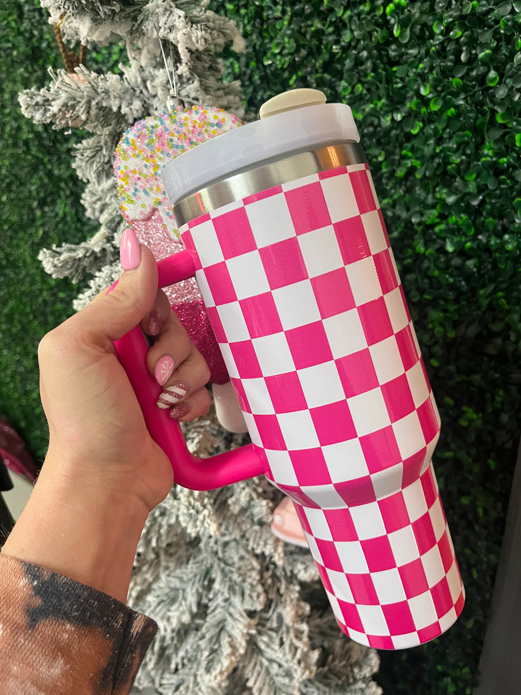 Pink and white checker 40 ounce Tumbler
