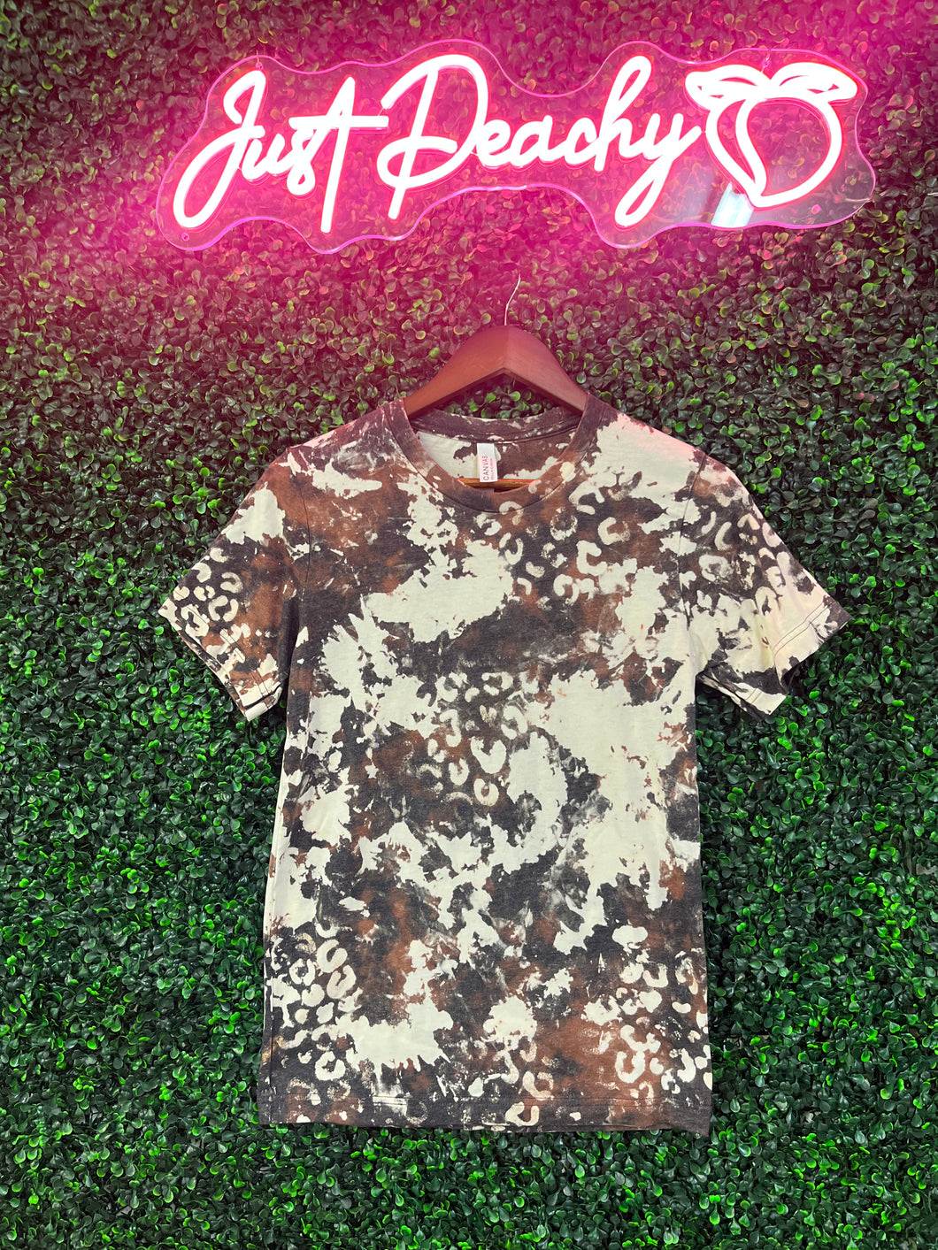 Cowhide and leopard tee